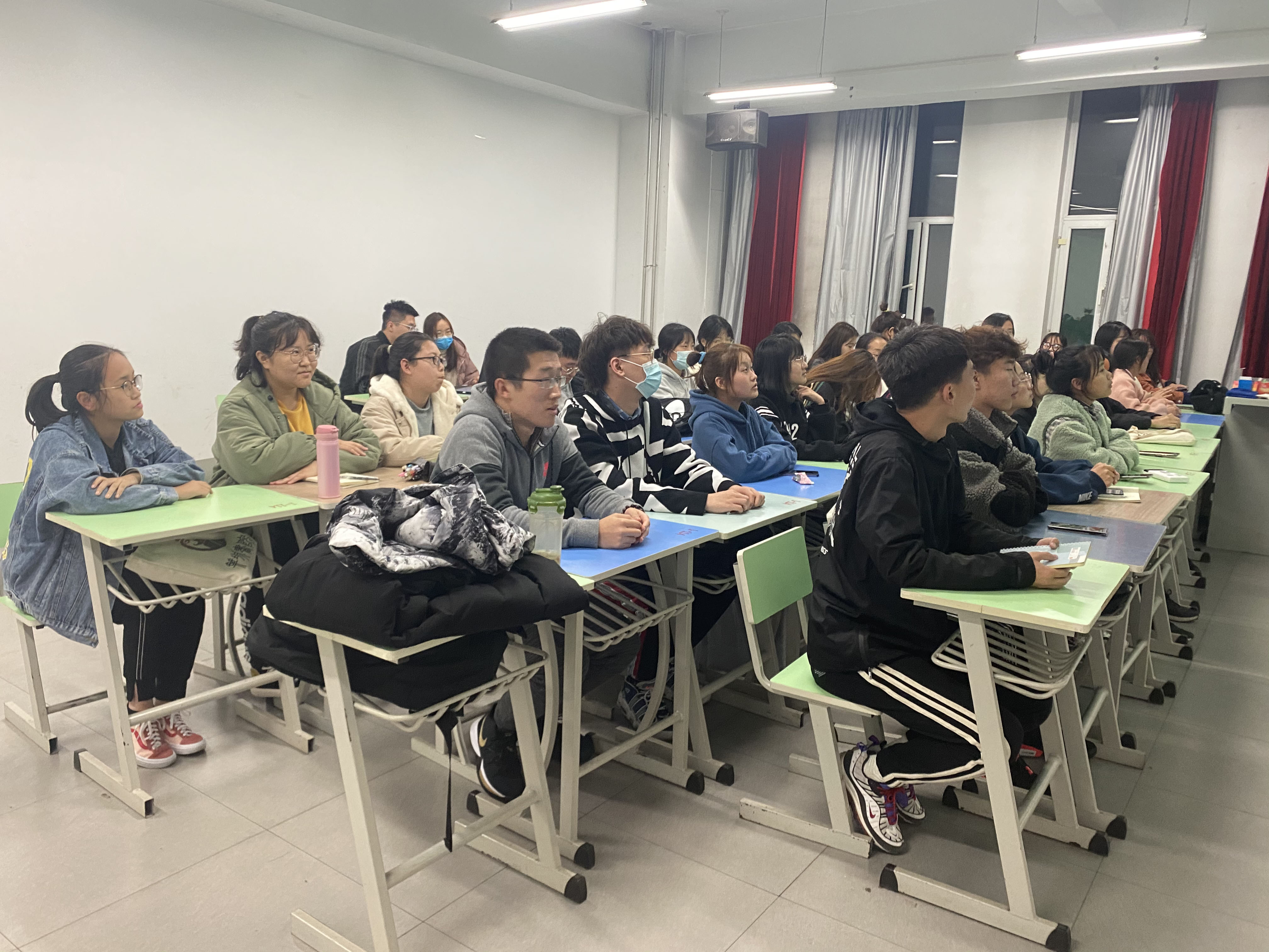 【主题班会】理性消费 防止电信诈骗
