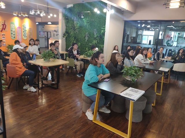 【完满班级】“不忘初心 展望未来”爱国主题观影活动