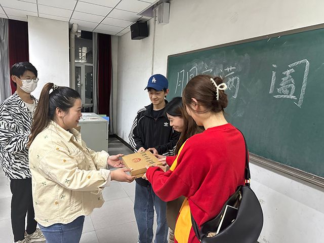 当中秋节遇上国庆,当小艺遇到可爱的“你们”