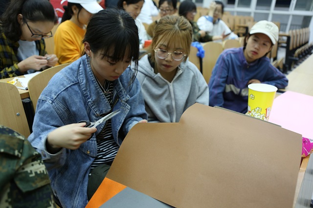 【社团活动】“创意改变生活 手工塑造艺术”