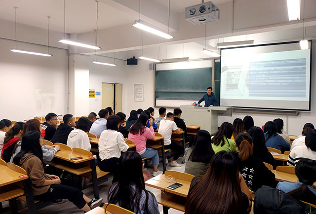 【辅导员说完满】筑起思想、行为、生命财产的安全长城