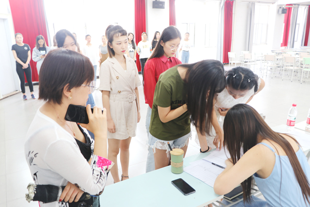 【校政合作】太谷县委副书记刘进文来我们调研指导“全国三农论坛”礼仪接待准备工作