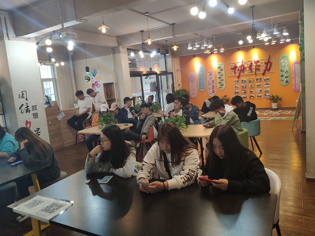 【完满班级】“不忘初心 展望未来”爱国主题观影活动