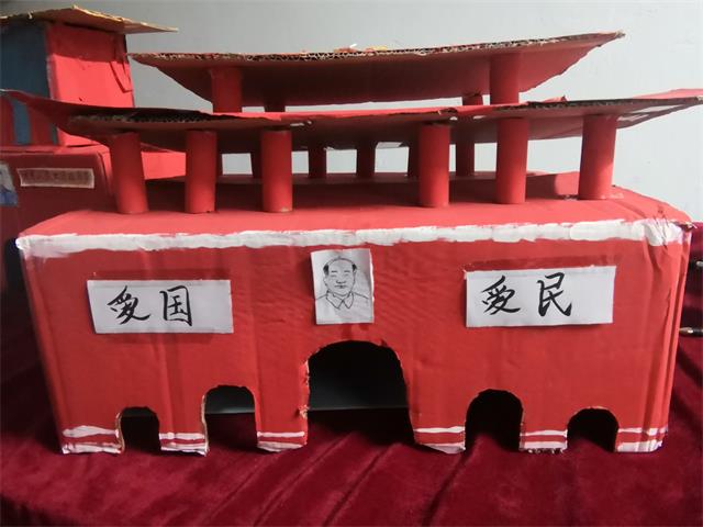 【社团活动】创意增添趣味 手工彰显爱国